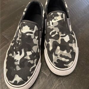 Nike Camouflage Slip on Shoe, Women 7